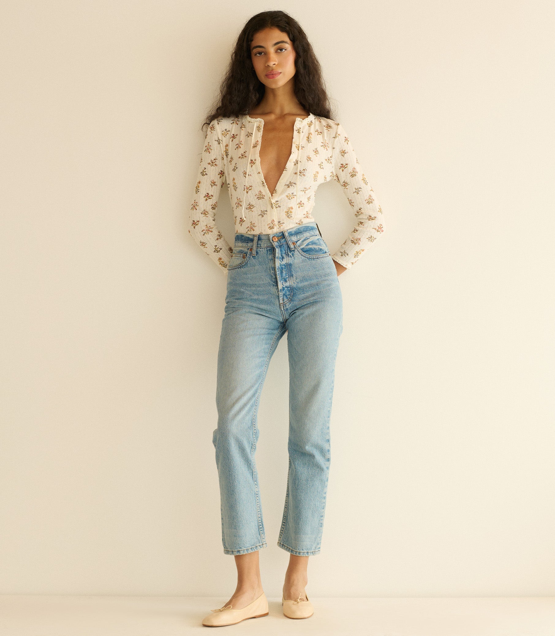 ALEXANDRIA TEE -- CRÈME PETIT PALAIS