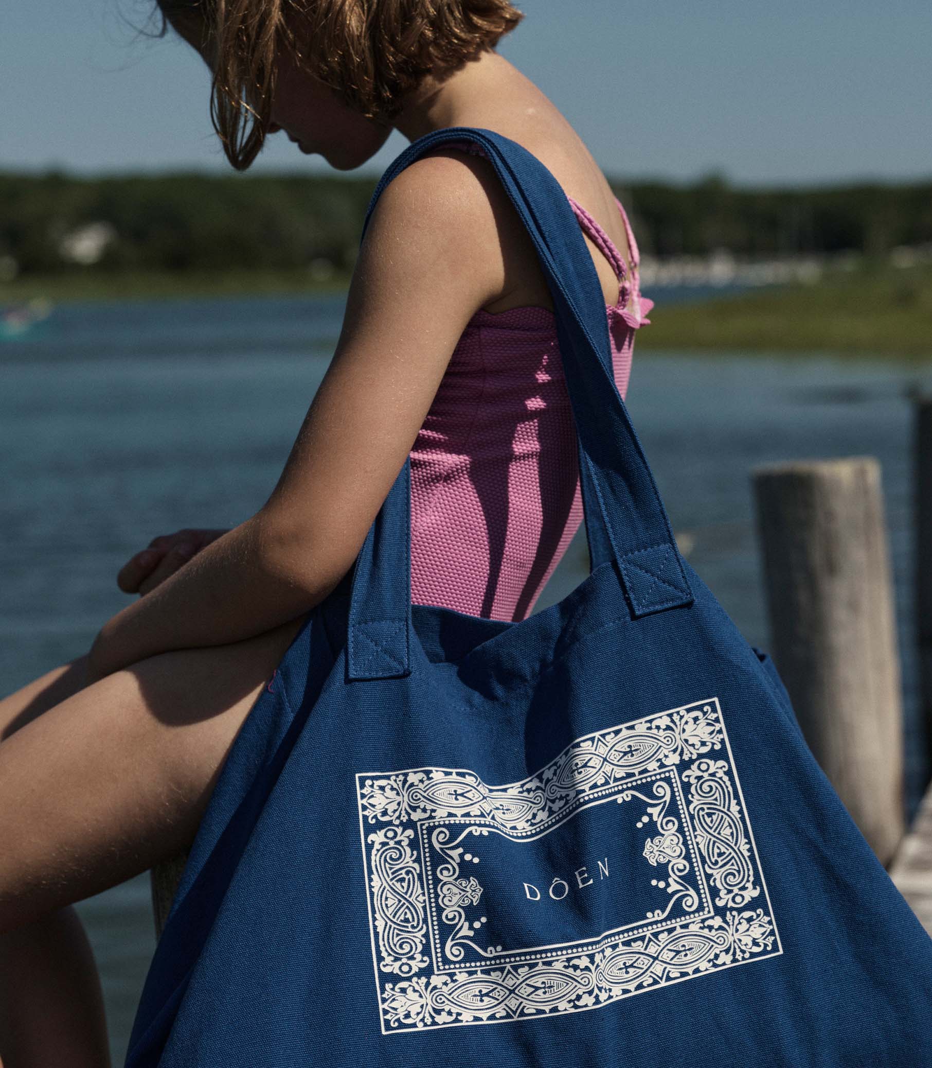 SUMMER ESSENTIALS TOTE -- OCEANIC