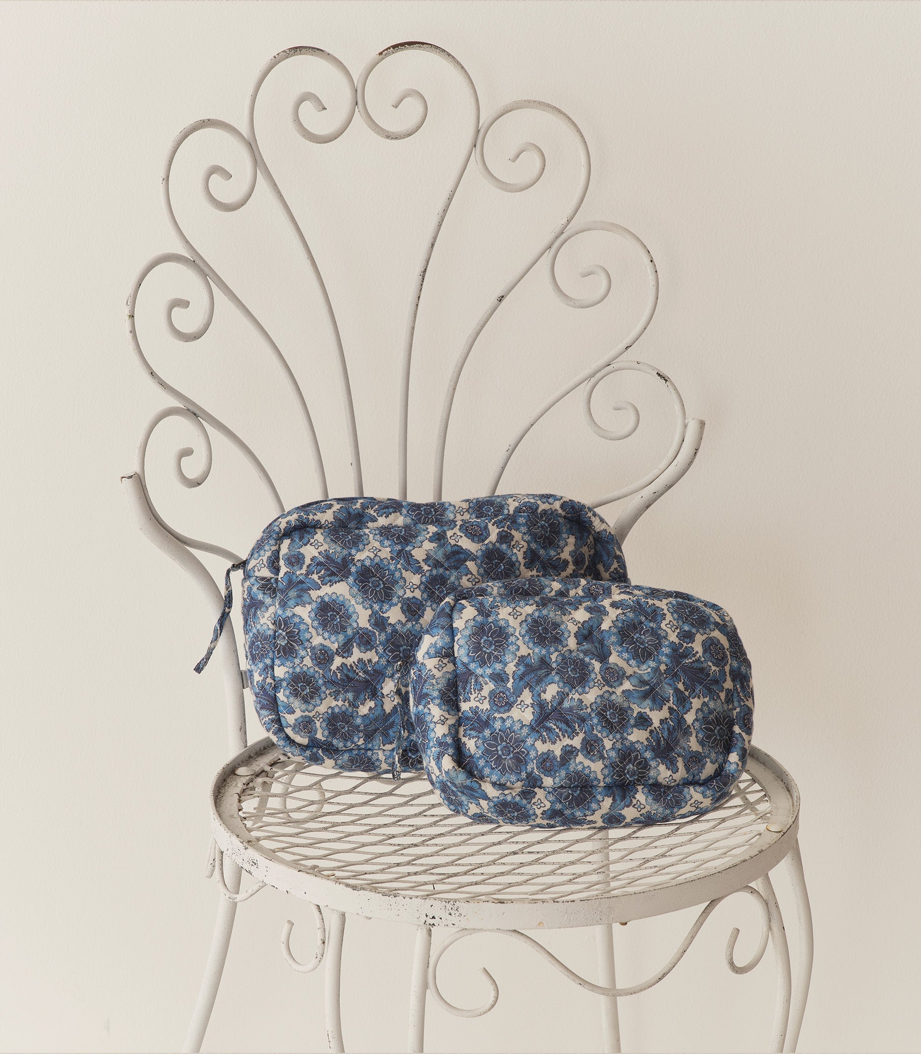 HOLLOWAY POUCH -- BLEU SOLEIL FLEURIT