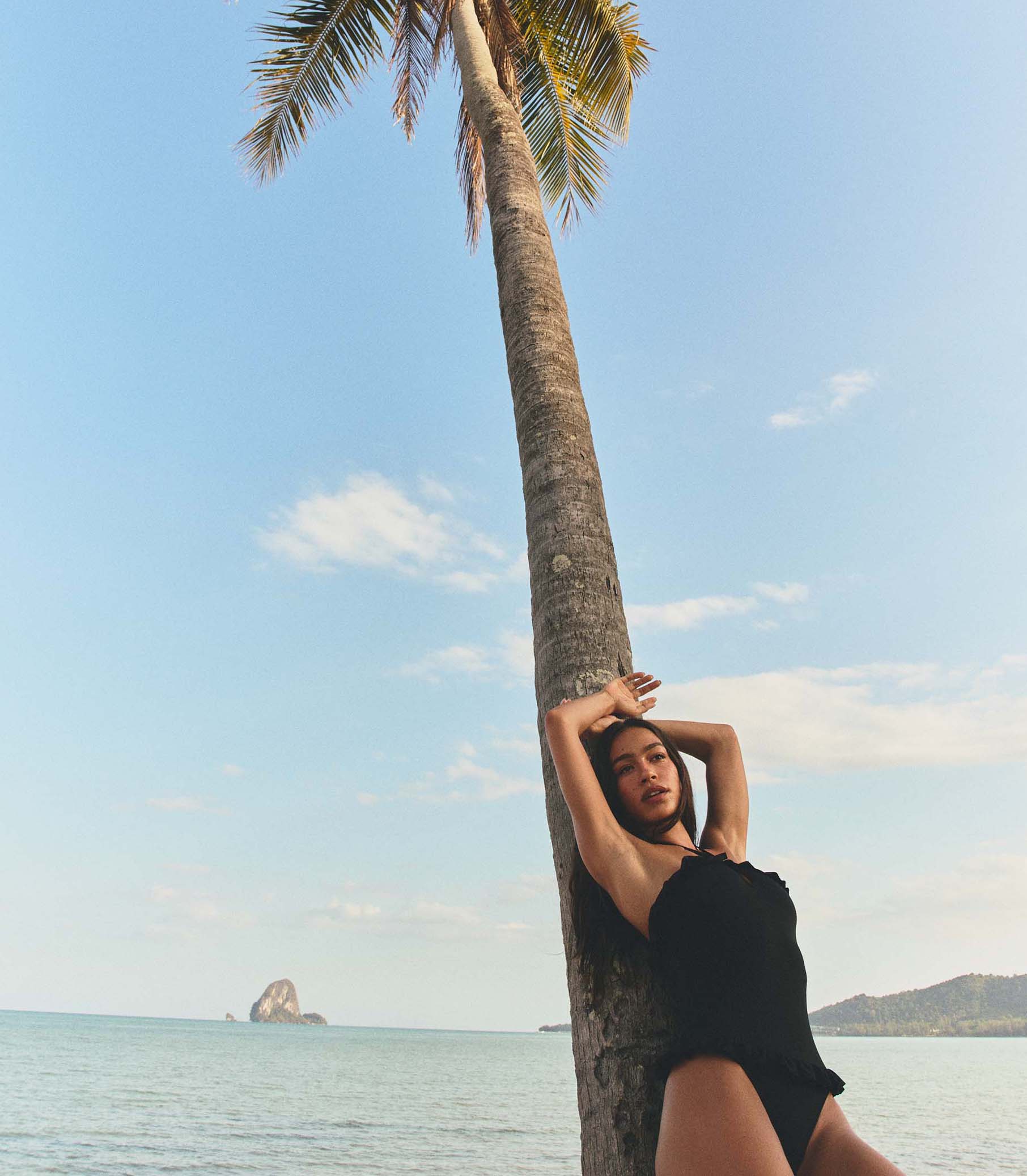 ISLA MAILLOT -- BLACK