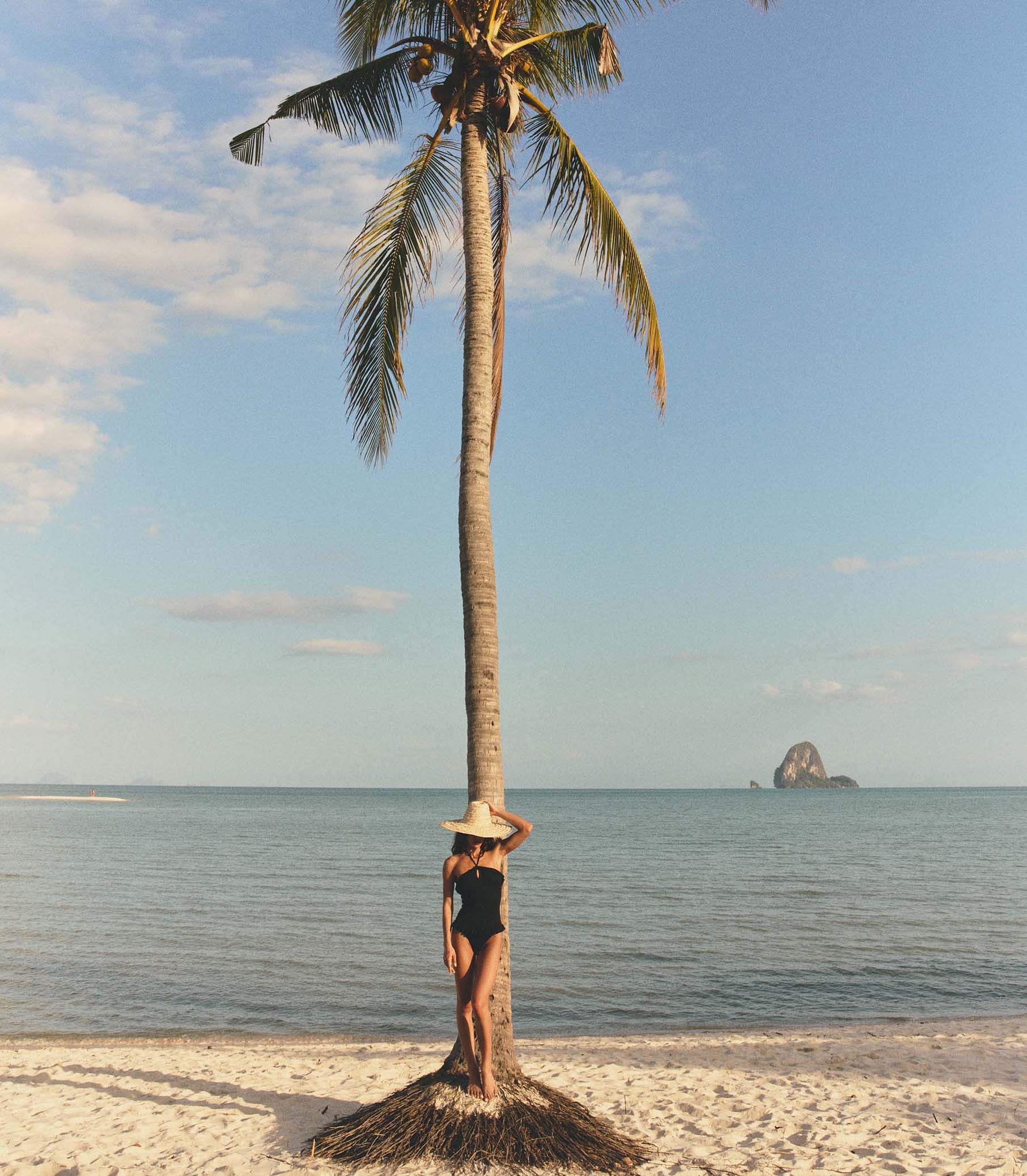 ISLA MAILLOT -- BLACK